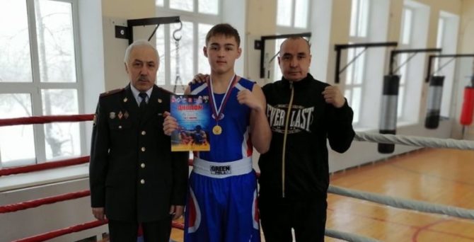 Юный боксёр-тяжеловес из Соликамска подтвердил звание сильнейшего в крае
